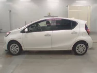 Toyota AQUA лот № 30068 оценка 3.5  с аукциона в Японии 3