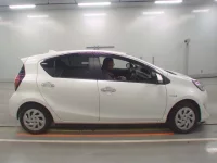 Toyota AQUA лот № 30068 оценка 3.5  с аукциона в Японии 2