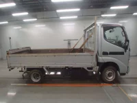Toyota DYNA лот № 30032 оценка 3.5  с аукциона в Японии 2