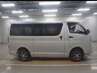 Toyota HIACE VAN лот № 30053 оценка 3.5  с аукциона в Японии 2