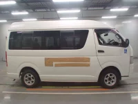 Toyota HIACE VAN лот № 30096 оценка 3  с аукциона в Японии 2