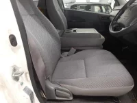 Toyota HIACE VAN лот № 30096 оценка 3  с аукциона в Японии 7