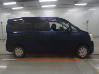 Toyota NOAH лот № 10030 оценка 3  с аукциона в Японии 2