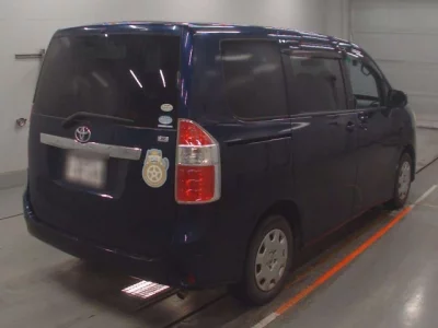 Toyota NOAH  с аукциона в Японии