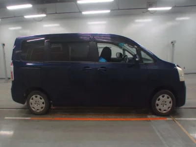 Toyota NOAH  с аукциона в Японии