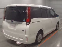 Toyota NOAH лот № 30059 оценка 3.5  с аукциона в Японии 1