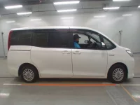 Toyota NOAH лот № 30059 оценка 3.5  с аукциона в Японии 2