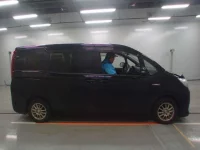 Toyota NOAH лот № 30243 оценка 3.5  с аукциона в Японии 2
