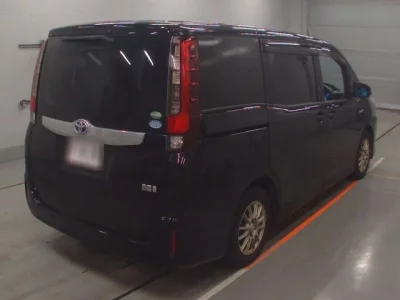 Toyota NOAH  с аукциона в Японии