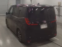 Toyota NOAH лот № 33081 оценка 4  с аукциона в Японии 5