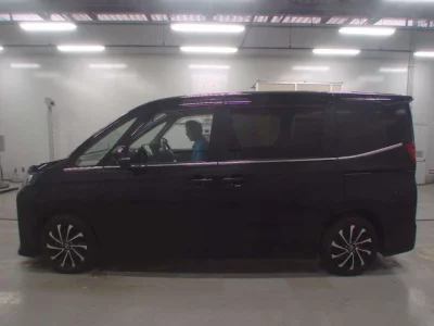 Toyota NOAH  с аукциона в Японии