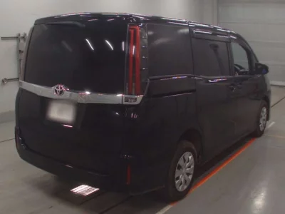 Toyota NOAH  с аукциона в Японии