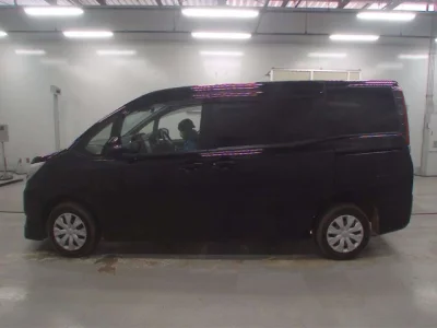 Toyota NOAH  с аукциона в Японии