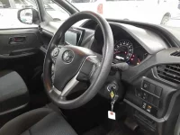 Toyota NOAH лот № 90017 оценка 4  с аукциона в Японии 6