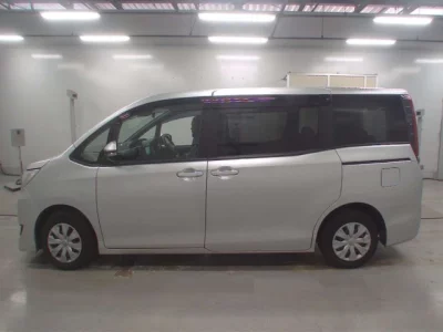 Toyota NOAH  с аукциона в Японии