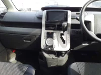 Toyota NOAH лот № 30079 оценка R  с аукциона в Японии 8