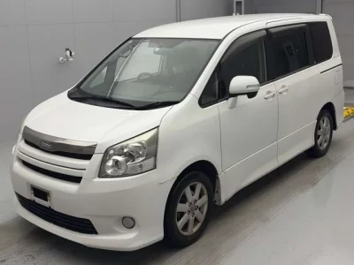 Toyota NOAH  с аукциона в Японии