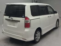 Toyota NOAH лот № 4080 оценка 3.5  с аукциона в Японии 1