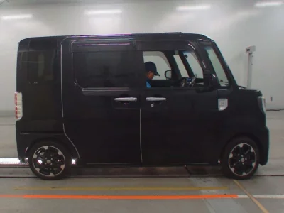 Toyota PIXIS MEGA  с аукциона в Японии