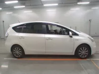 Toyota PRIUS ALPHA лот № 30072 оценка 3.5  с аукциона в Японии 2