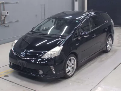 Toyota PRIUS ALPHA  с аукциона в Японии