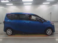 Toyota SIENTA лот № 30028 оценка 4  с аукциона в Японии 2