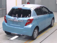 Toyota VITZ лот № 30058 оценка R  с аукциона в Японии 1