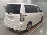 Toyota VOXY лот № 30038 оценка 3.5  с аукциона в Японии 1