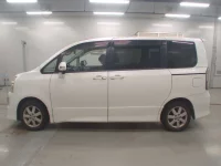 Toyota VOXY лот № 30038 оценка 3.5  с аукциона в Японии 3