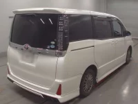 Toyota VOXY лот № 30081 оценка 4  с аукциона в Японии 1