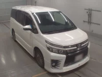 Toyota VOXY лот № 30081 оценка 4  с аукциона в Японии 4