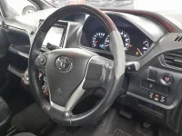 Toyota VOXY лот № 30081 оценка 4  с аукциона в Японии 6
