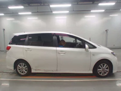 Toyota WISH  с аукциона в Японии