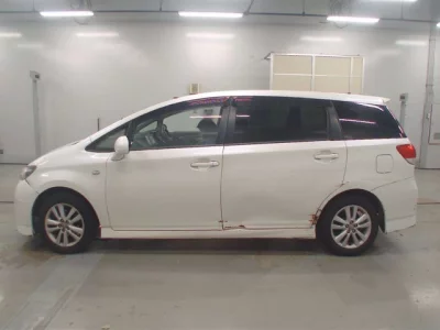 Toyota WISH  с аукциона в Японии