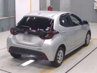 Toyota YARIS лот № 30008 оценка 4  с аукциона в Японии 1