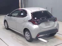 Toyota YARIS лот № 30008 оценка 4  с аукциона в Японии 5