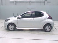 Toyota YARIS лот № 30008 оценка 4  с аукциона в Японии 3