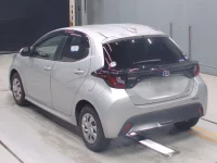 Toyota YARIS лот № 30009 оценка 4  с аукциона в Японии 5