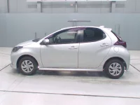 Toyota YARIS лот № 30009 оценка 4  с аукциона в Японии 3