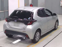 Toyota YARIS лот № 30009 оценка 4  с аукциона в Японии 1