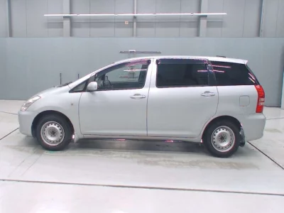 Toyota WISH  с аукциона в Японии