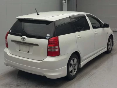 Toyota WISH  с аукциона в Японии