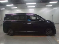 Nissan ELGRAND лот № 30220 оценка 3  с аукциона в Японии 2