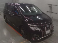 Nissan ELGRAND лот № 30220 оценка 3  с аукциона в Японии 3