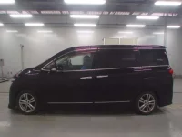 Nissan ELGRAND лот № 30240 оценка 3.5  с аукциона в Японии 3