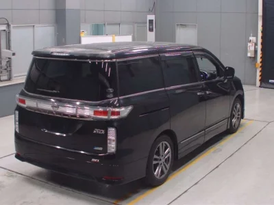 Nissan ELGRAND  с аукциона в Японии
