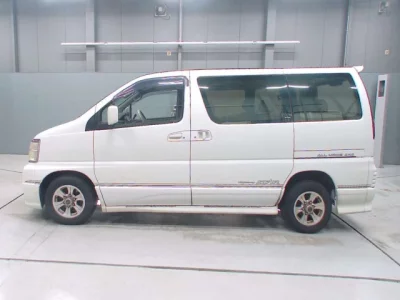 Nissan ELGRAND  с аукциона в Японии