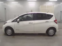 Nissan NOTE лот № 90043 оценка 4  с аукциона в Японии 3