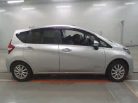 Nissan NOTE лот № 90110 оценка 4  с аукциона в Японии 2