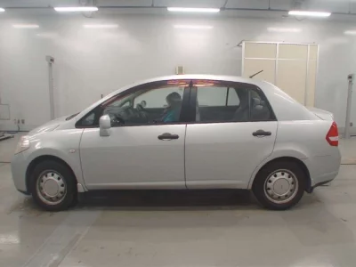Nissan TIIDA LATIO